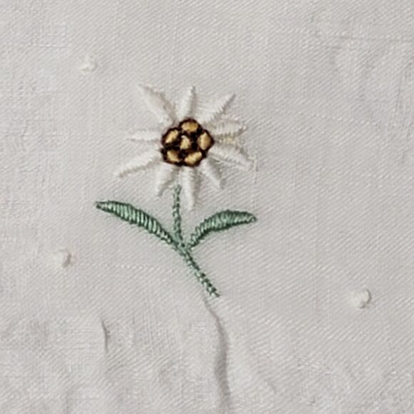 VINTAGE HANKIE EMBROIDERED DAISY FLOWERS HANDMADE BRIDAL WEDDING POCKET SCARF - Picture 12 of 12
